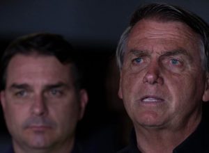 bolsonaro-com-flavio-foto-joedson-alves-efe-960x540-1